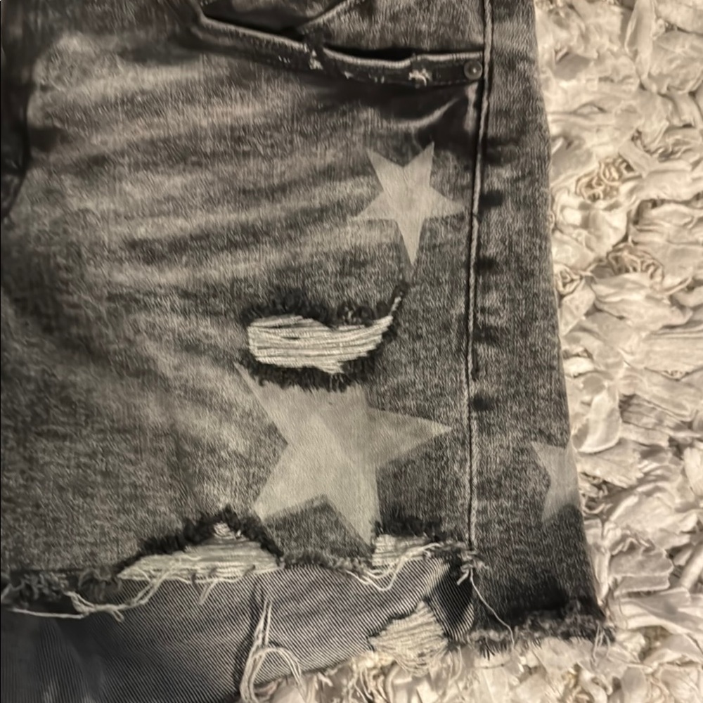 Gray Star-Patterned Distressed Jeans - image 7